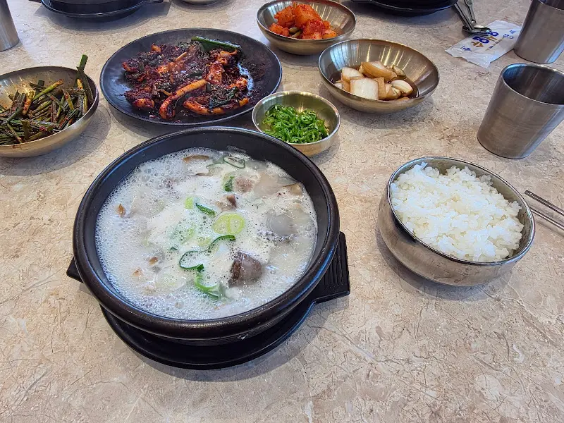 순대국 한 상 차림