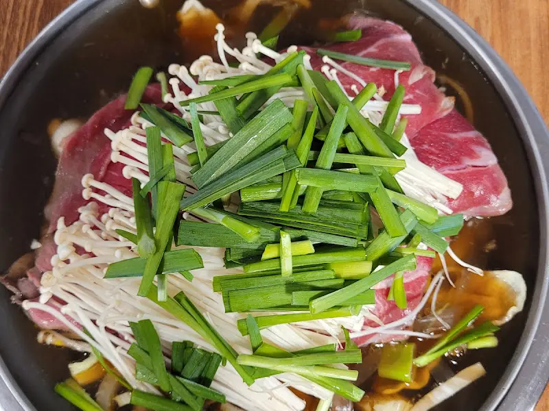 끓기 시작하는 산더미 불고기