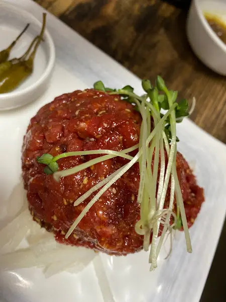 신선함이 느껴지는 육회비빔밥