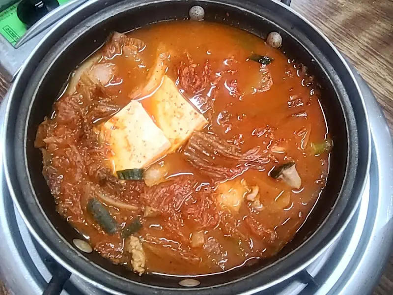 푸짐한 김치찌개