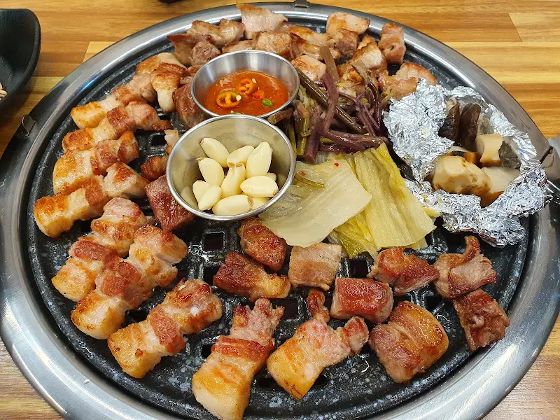 맛있게 구워진 삼겹살