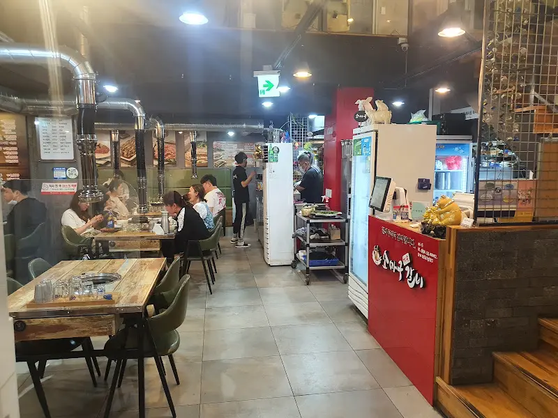 소마구참숯갈비 내부 전경