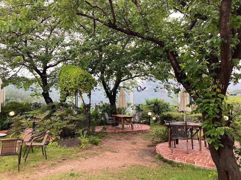 만달리 외부 정원