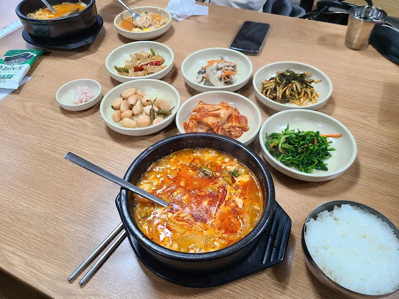 정갈하게 차려진 한 상 차림