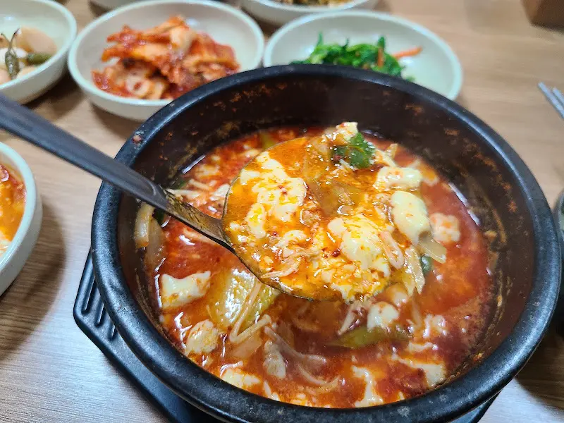 순두부찌개의 클로즈업 샷