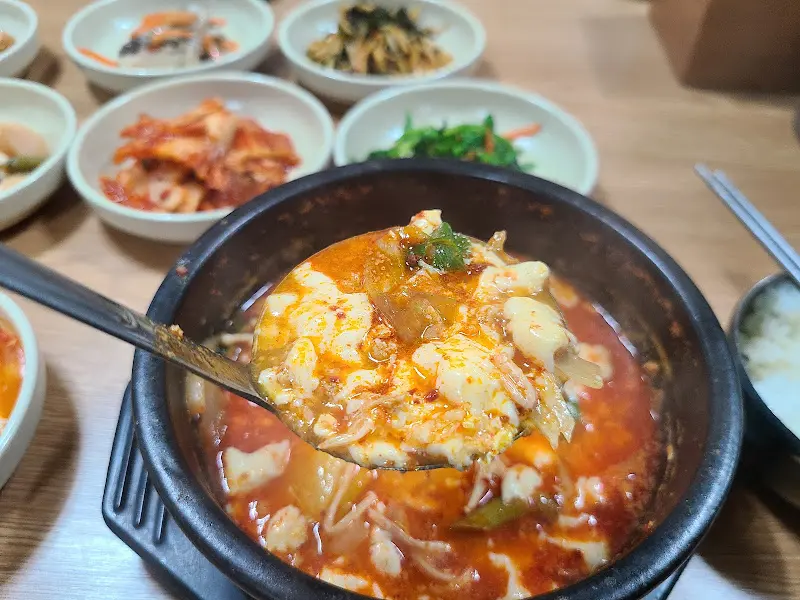 순두부찌개 한 상 차림