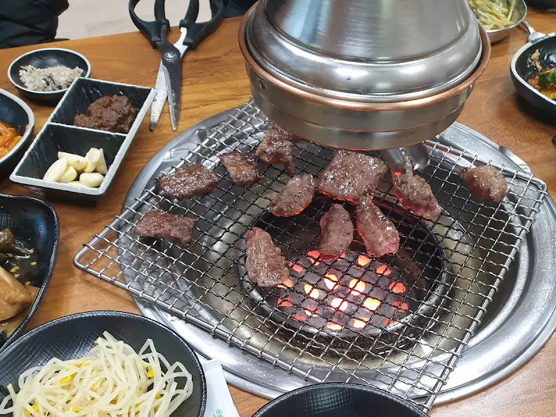 연탄불에 구워지는 갈비살