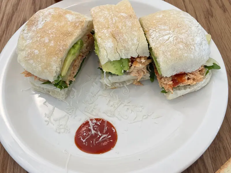 아보카도 샌드위치