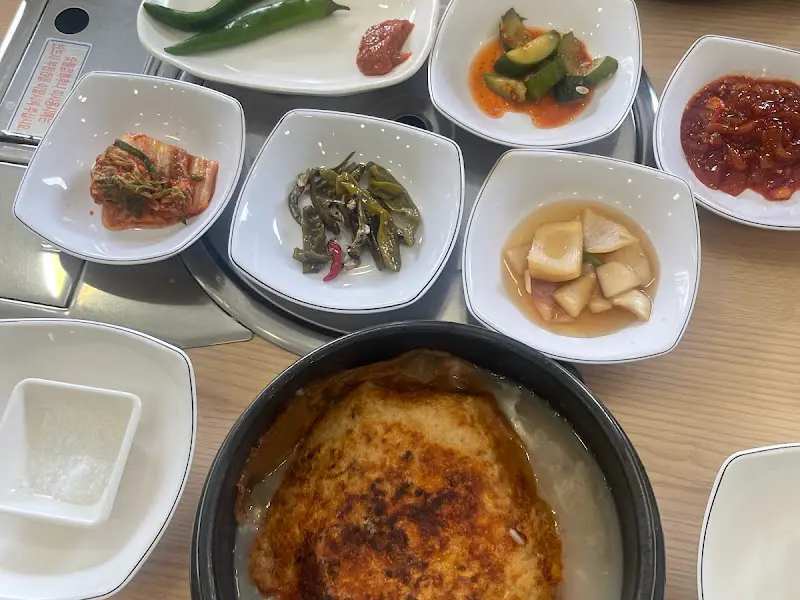 정갈하게 차려진 반찬
