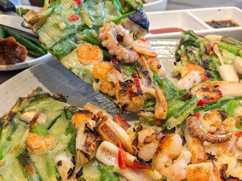 해물이 듬뿍 들어간 낙지해물파전