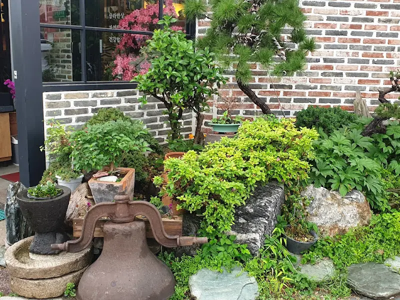 넓은뜰 외부 정원