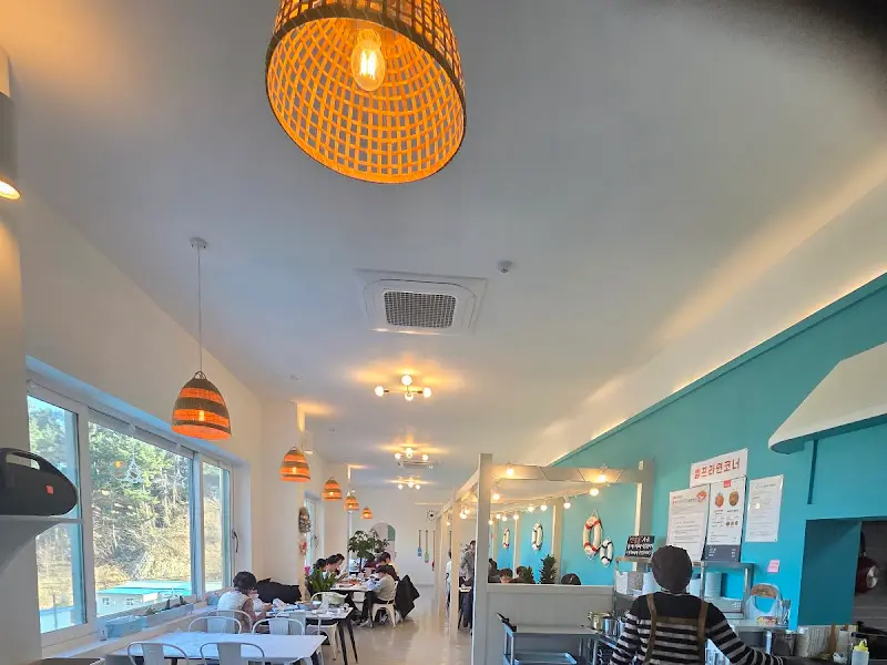 쾌적한 식당 내부