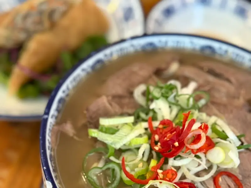 곱창 쌀국수와 쉬림프 롤 세트