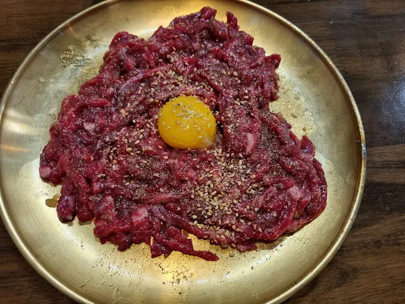 윤기가 흐르는 육회