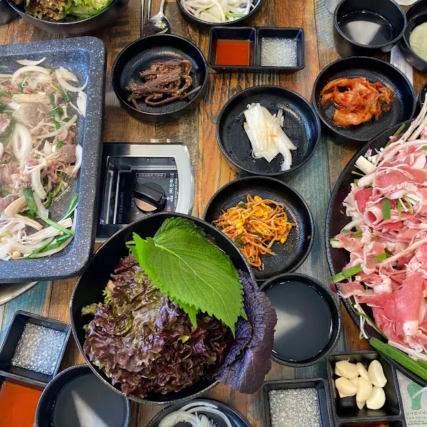 산더미 오리불고기 파주점 전체 테이블 세팅