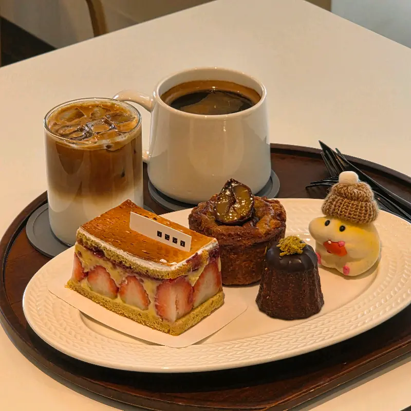 디저트와 음료의 향연