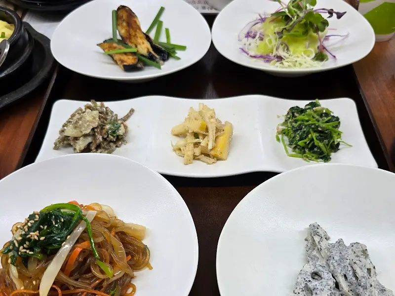 다양한 나물 반찬들