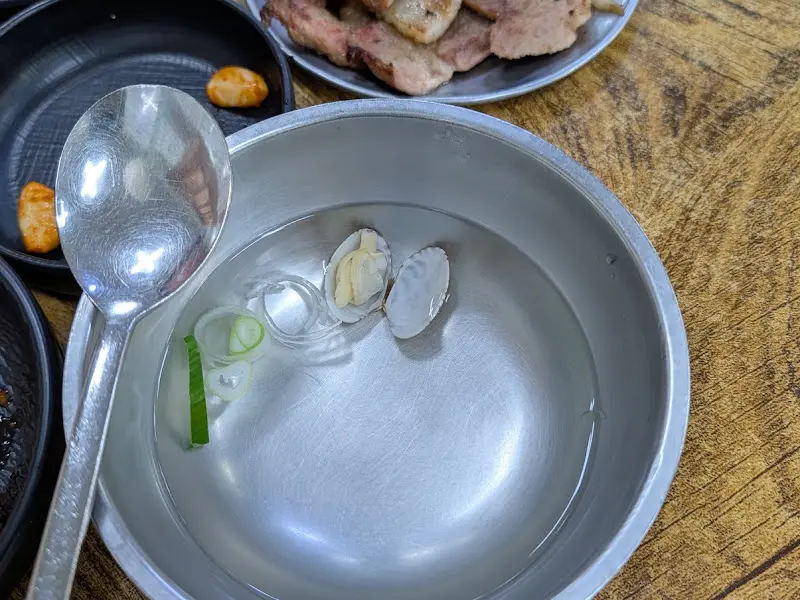 돼지불백과 조개국의 환상적인 조화