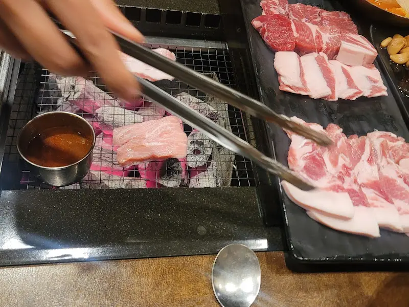 고기 굽는 모습