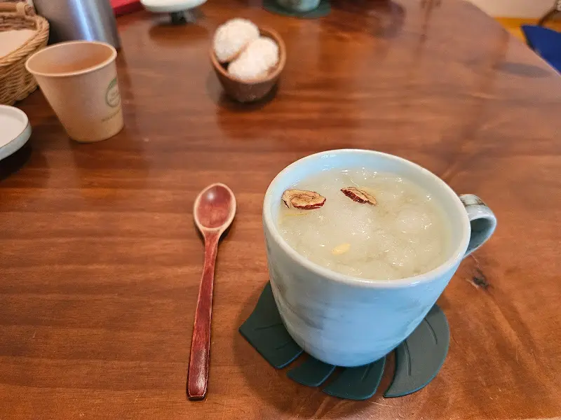 쑥말차와 복분자 인절미