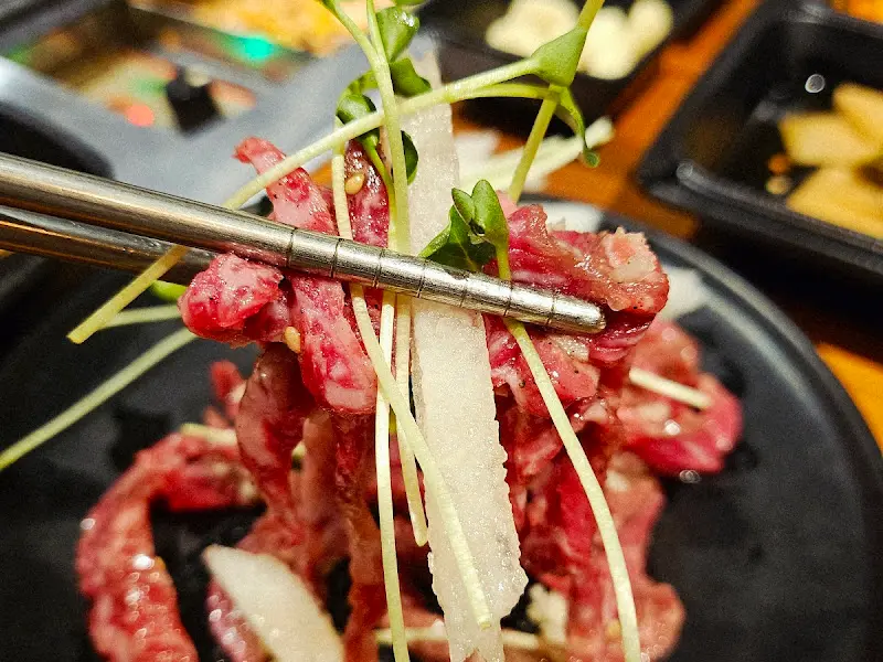 육회 한 젓가락