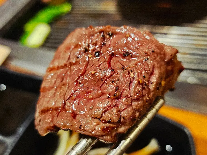 노릇하게 구워진 고기