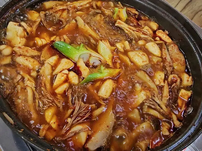 자연산 버섯전골의 클로즈업