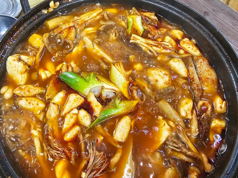 보글보글 끓는 버섯전골