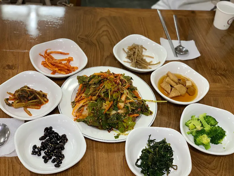 푸짐한 버섯전골 한 상 차림