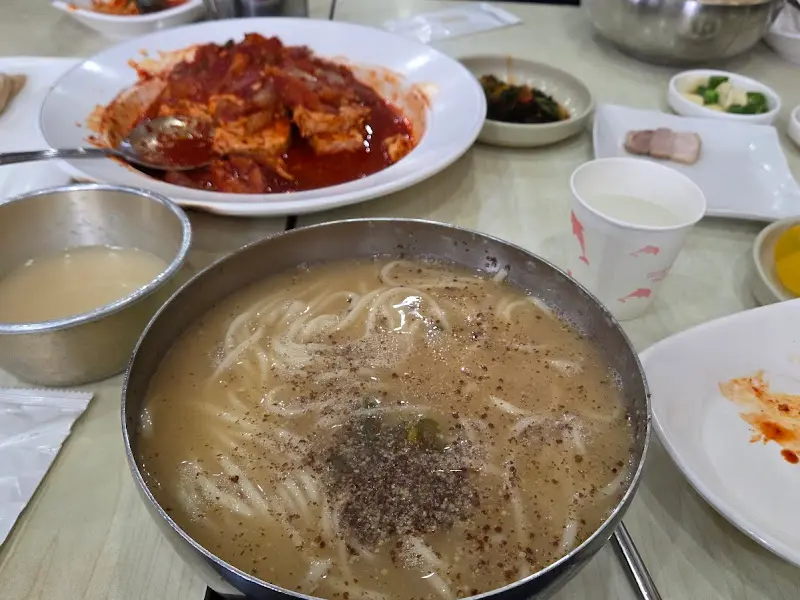 칼국수와 두부두루치기