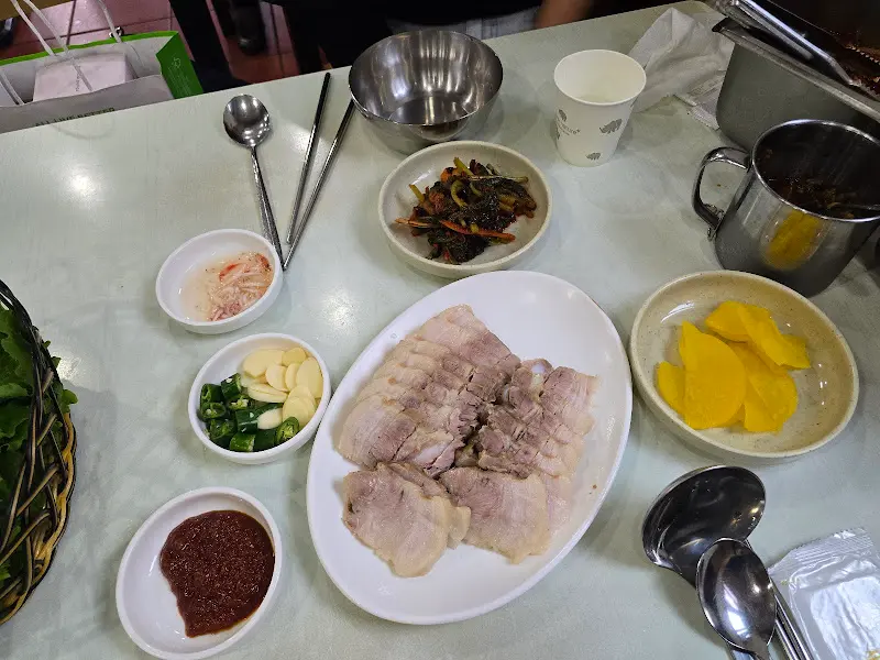 수육 한 상 차림