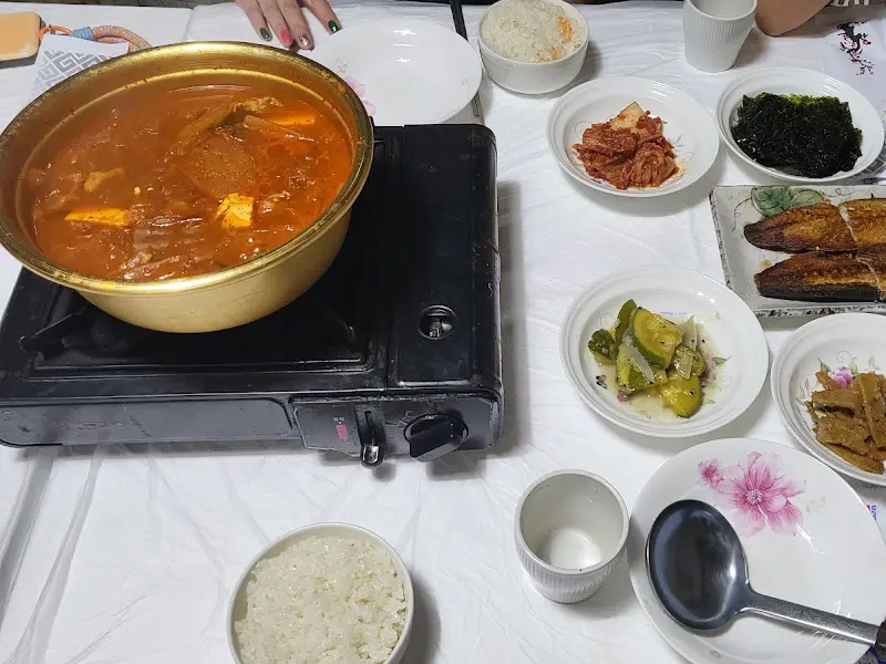 김치찌개와 반찬