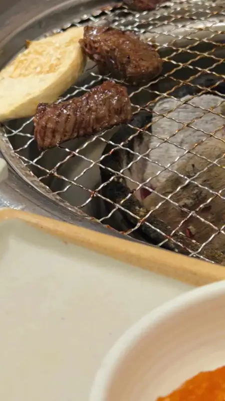 숯불 위에서 익어가는 안창살