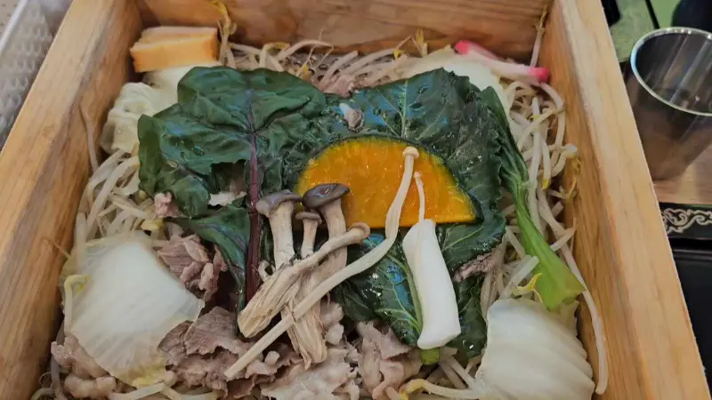 편백찜에 담긴 재료