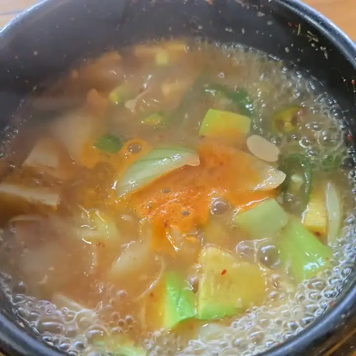 보글보글 끓는 된장찌개