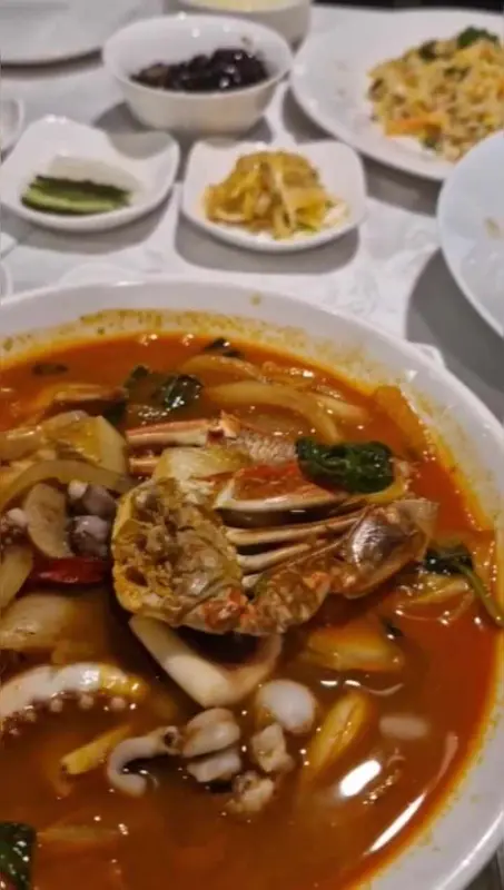 신선한 재료가 듬뿍 들어간 짬뽕