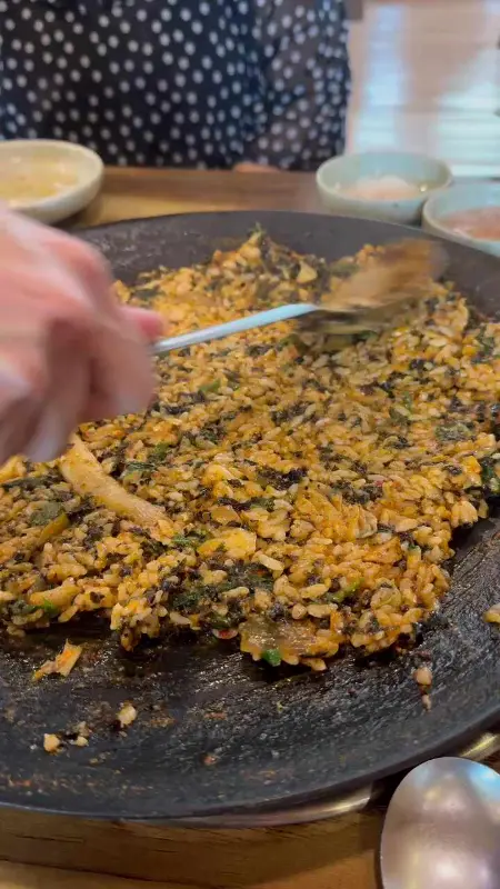 김가루와 참기름을 넣어 볶아 먹는 볶음밥