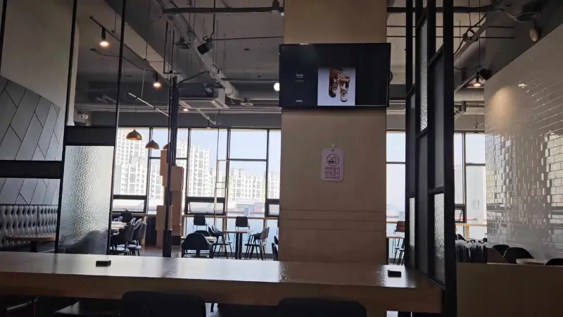 그라찌에 내부 전경