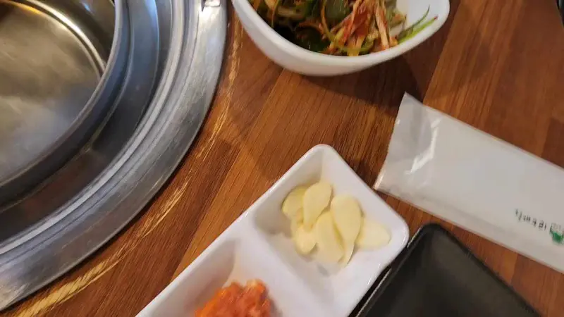 정갈하게 차려진 테이블