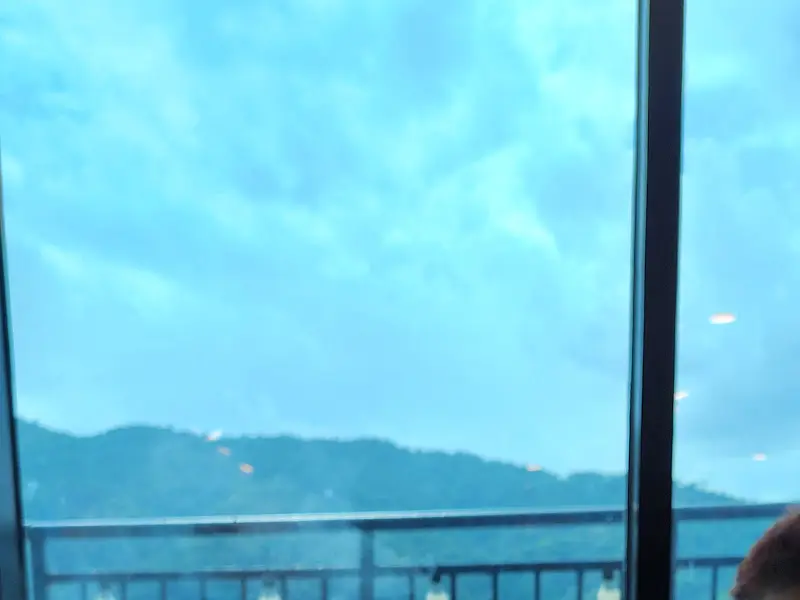 식당 창밖으로 보이는 아름다운 팔당의 풍경