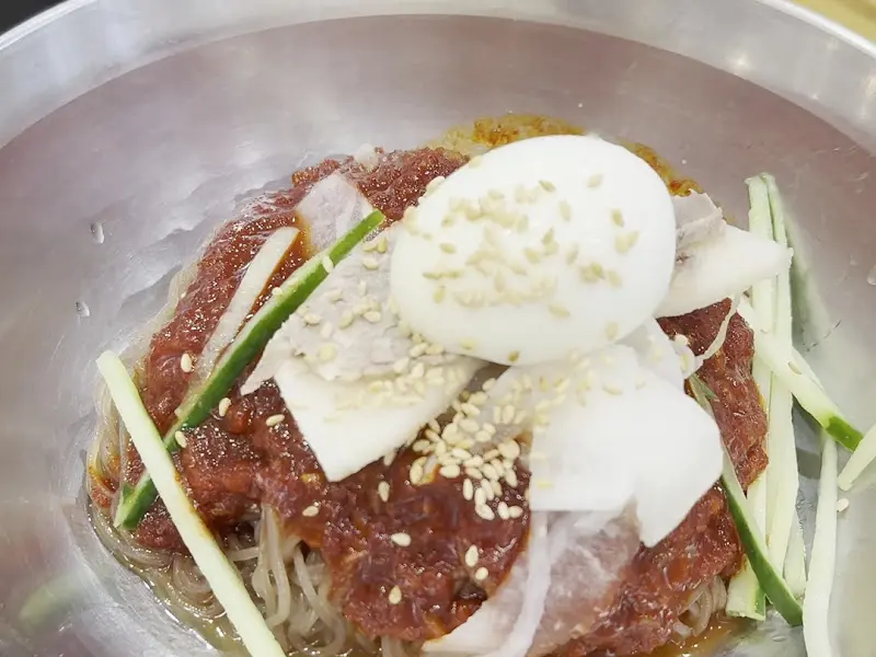 평양냉면의 정갈한 모습