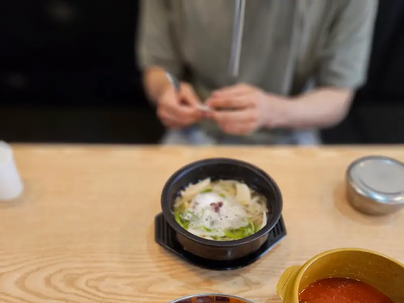 문어국밥의 따뜻한 국물이 속을 달래준다.