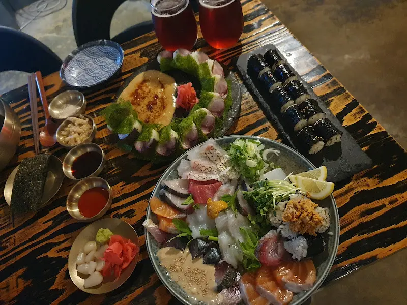 모둠 숙성회와 아귀간 소금 김밥, 맥주