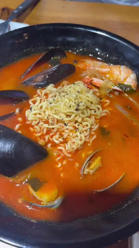 얼큰한 해물짬뽕라면