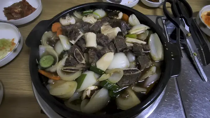 먹음직스러운 비주얼의 갈비찜