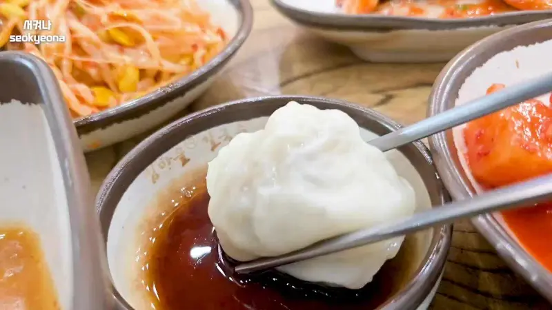 윤기가 흐르는 손만두