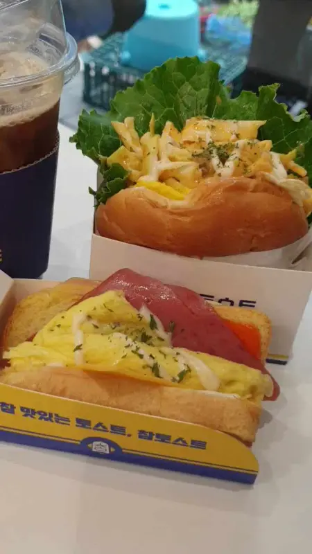 에그번 불고기 토스트와 아이스 아메리카노