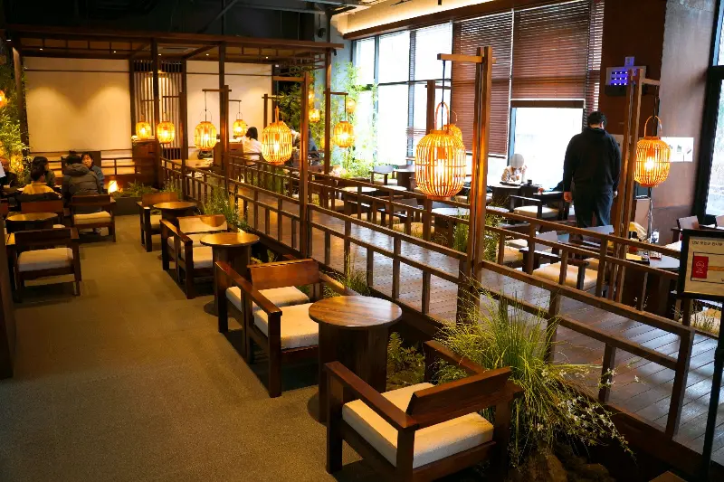 청수당 내부 좌석