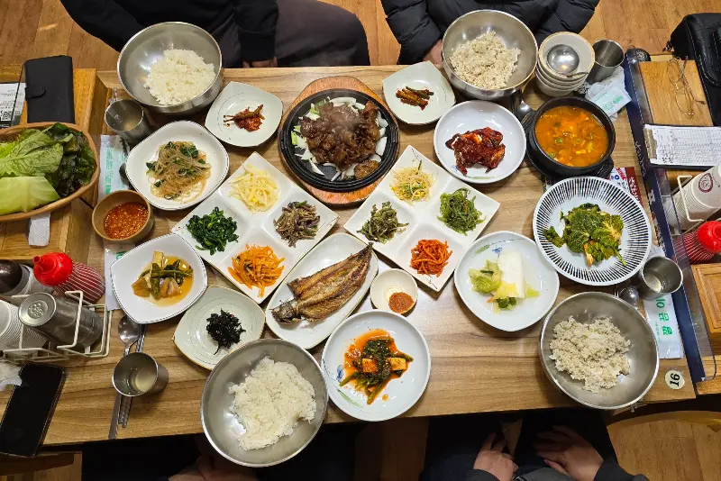 푸짐한 보리밥 정식 한 상 차림