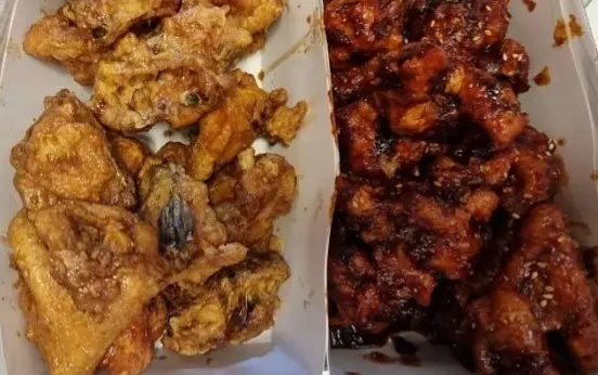 윤기가 흐르는 양념 치킨